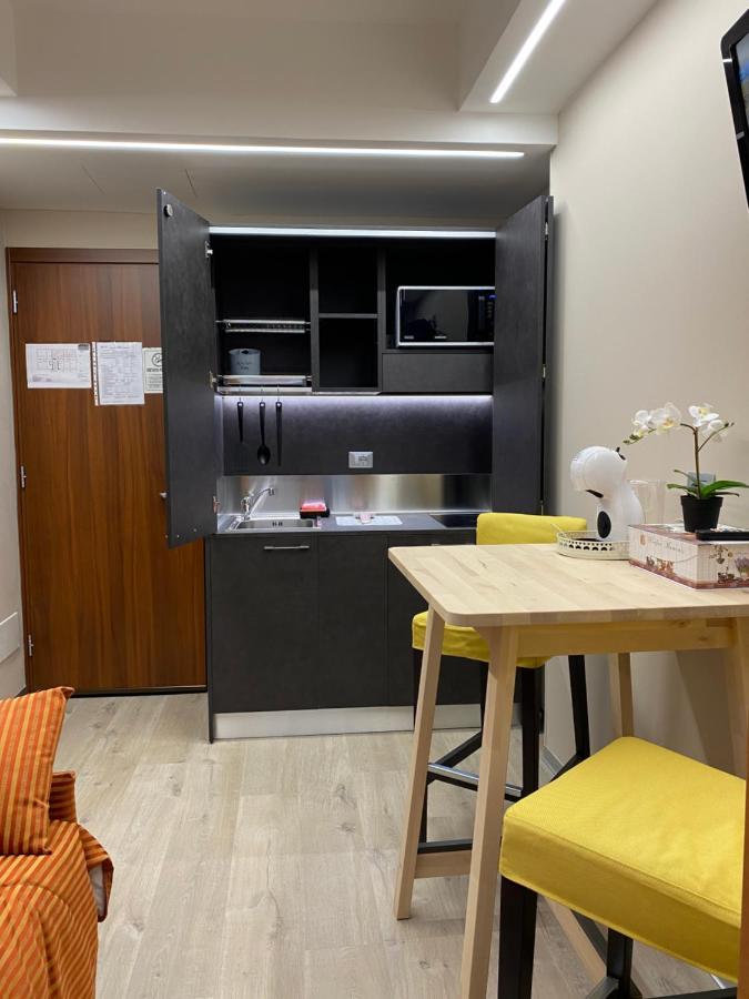 Hotel Rinaldo Apartment Borgomanero Buitenkant foto