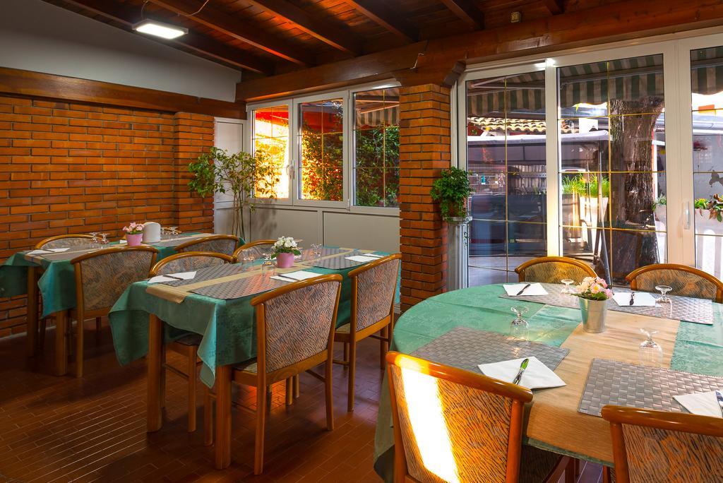 Hotel Rinaldo Apartment Borgomanero Buitenkant foto