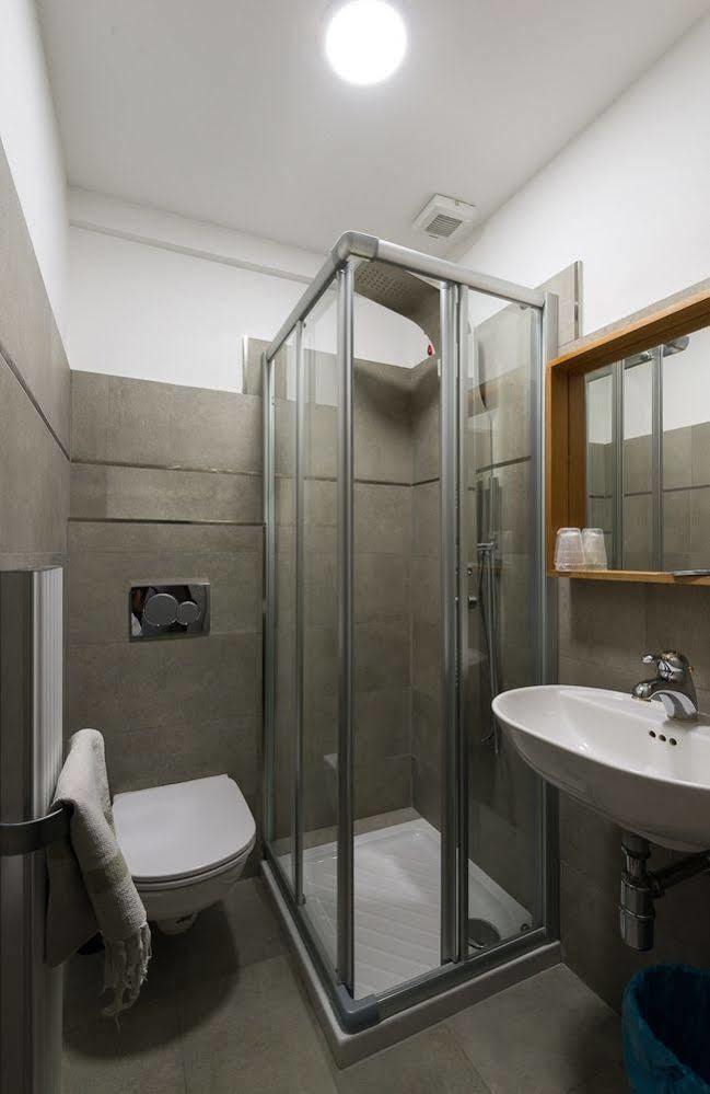 Hotel Rinaldo Apartment Borgomanero Buitenkant foto
