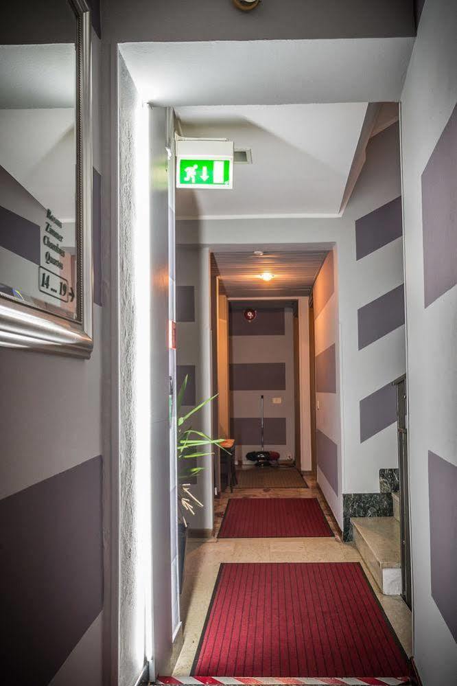 Hotel Rinaldo Apartment Borgomanero Buitenkant foto